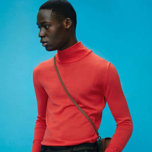 LIGHTWEIGHT-KNITTED MERINO TURTLE NECK SWEATER